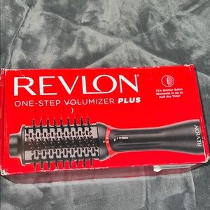 Revlon One-Step Volumizer Plus in Red and Black